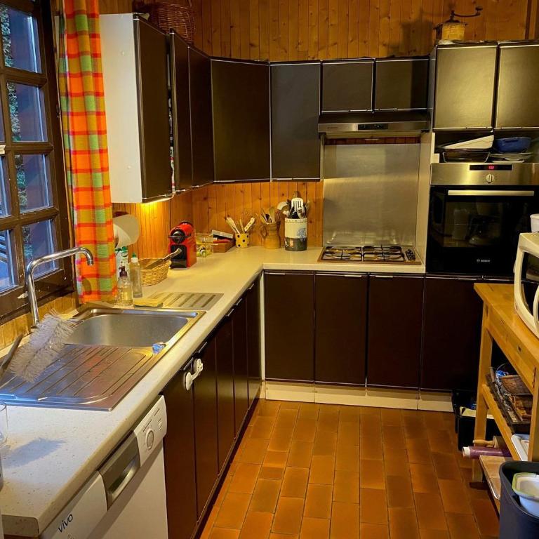 Chalet savoyard 8 pers, 4 chambres, parking privé - FR-1-459-202 - Chalet - 11