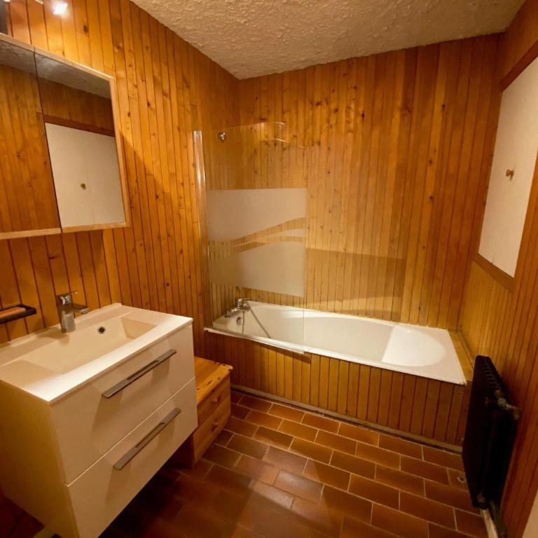 Chalet savoyard 8 pers, 4 chambres, parking privé - FR-1-459-202 - Chalet - 13