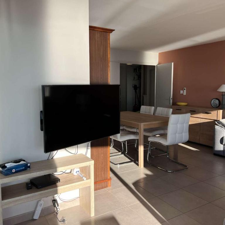 Superbe T3, Clim, Parking, Proche Plage et Commerces - FR-1-702-1 - Appartement - 4