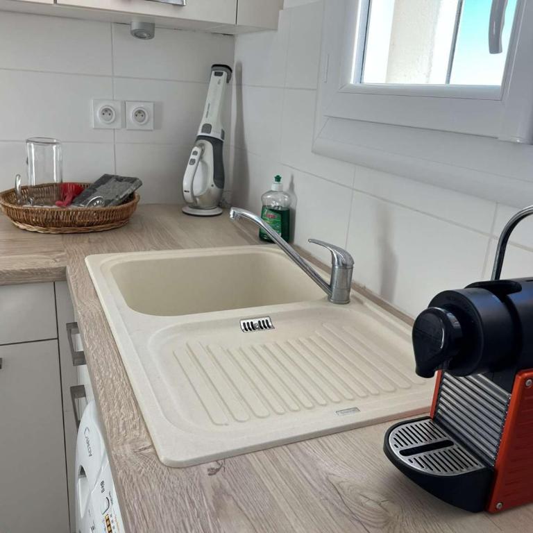 Superbe T3, Clim, Parking, Proche Plage et Commerces - FR-1-702-1 - Appartement - 14