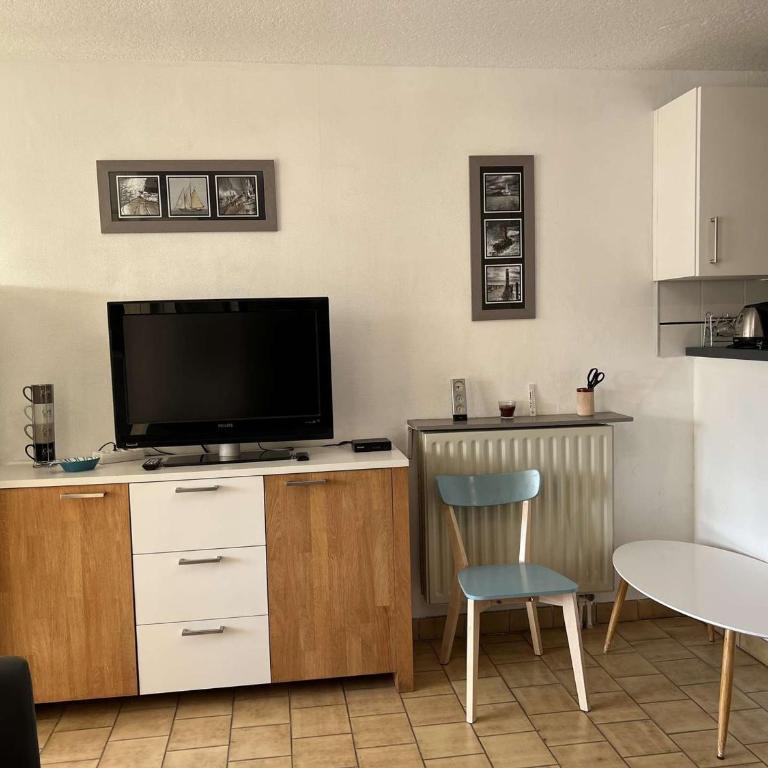 Studio cabine avec parking, lave-linge, lave-vaisselle, proche plage et commerces - FR-1-702-17 - Studio - 5
