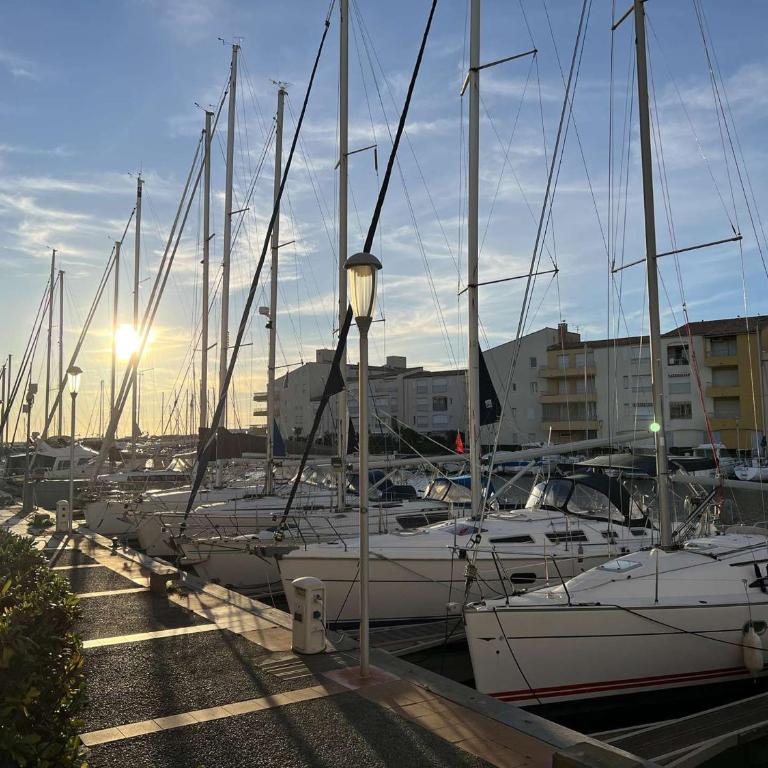 Studio cabine avec parking, lave-linge, lave-vaisselle, proche plage et commerces - FR-1-702-17 - Studio - 17