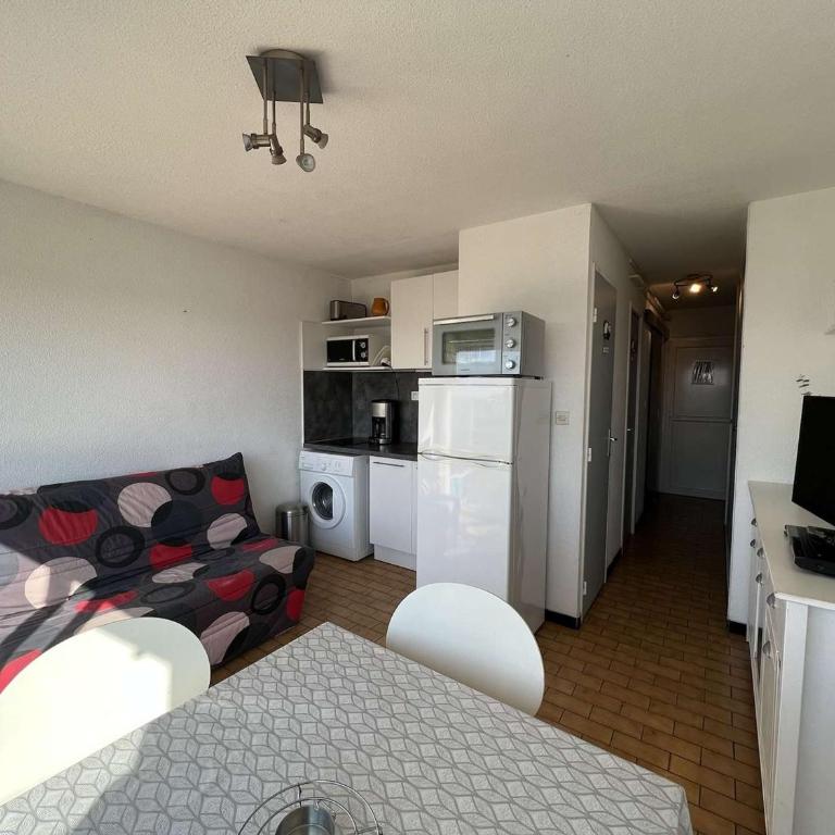 T2 avec ascenseur, lave-linge, parking et terrasse proche plage - FR-1-702-20 - Apartment - 4