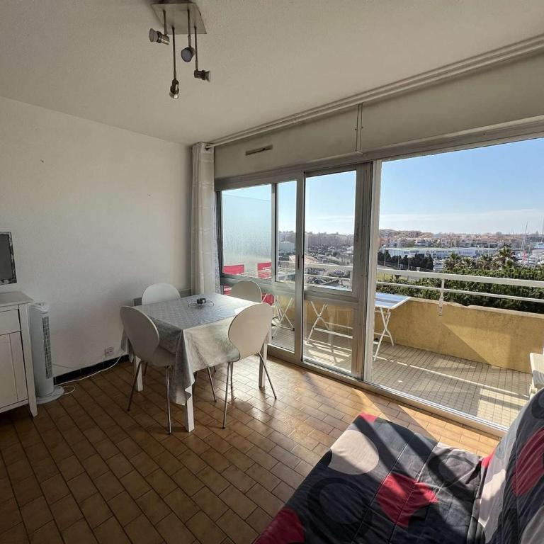 T2 avec ascenseur, lave-linge, parking et terrasse proche plage - FR-1-702-20 - Apartment - 6