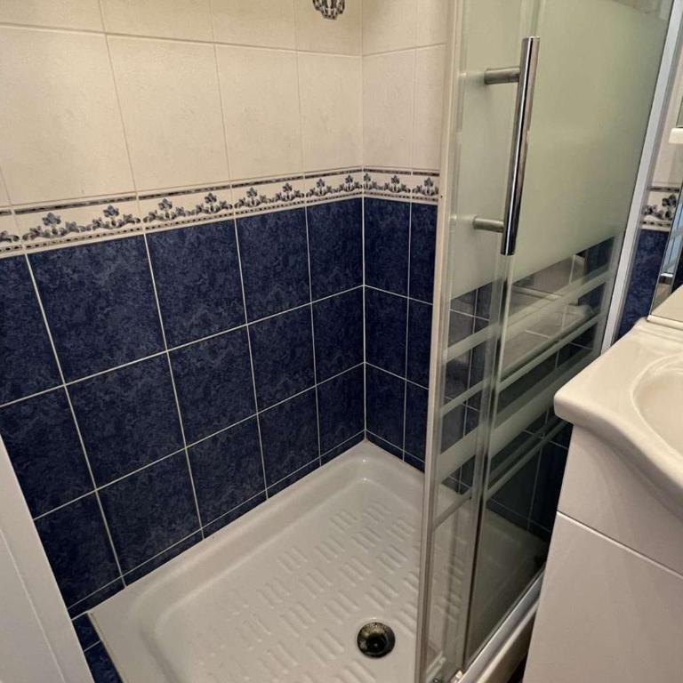 T2 avec ascenseur, lave-linge, parking et terrasse proche plage - FR-1-702-20 - Apartment - 9