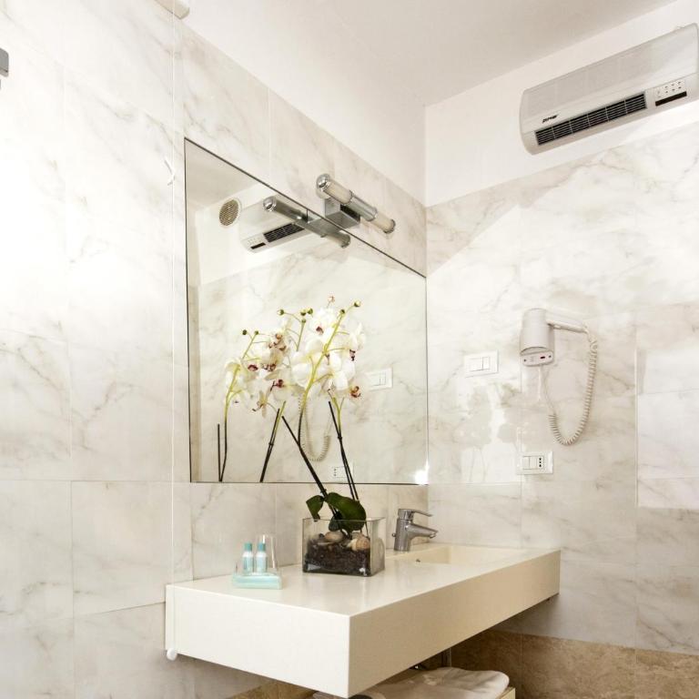 Hotel Touring - Superior Double Room - 10