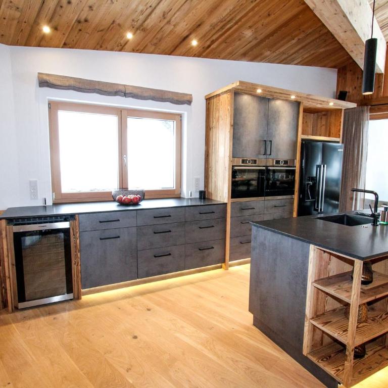 Chalet in Königsleiten near Ski Lift Zillertal - Superior Chalet - 11