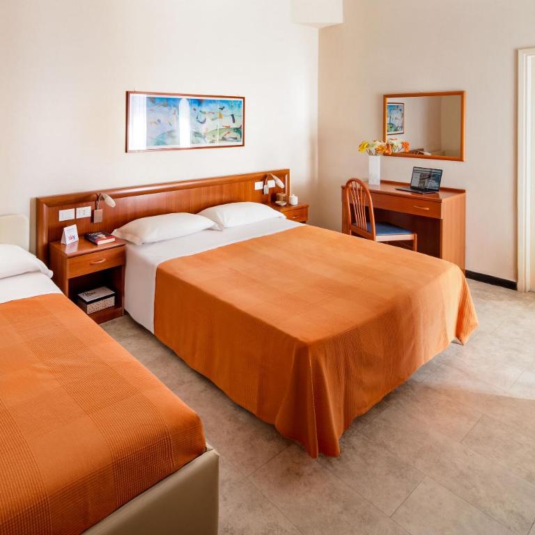Hotel Olympic - Economy Triple Room - 2