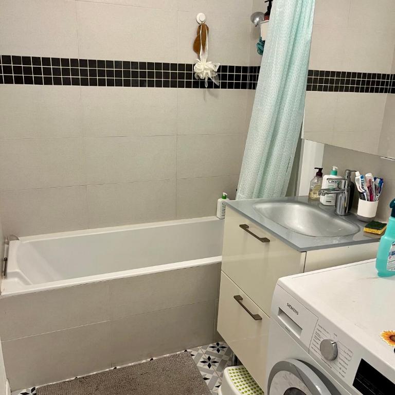 Cosy Duplex avec Parking à Paris 19 by immo kit bnb - Appartement 2 Chambres - 44