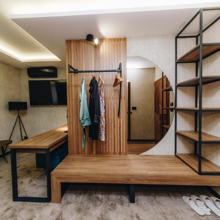 Boutique Luxury Apartments - Deluxe Double Room with Balcony - 2