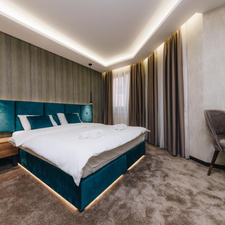Boutique Luxury Apartments - Deluxe Double Room with Balcony - 3