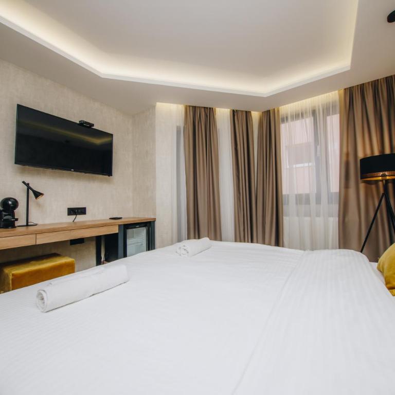 Boutique Luxury Apartments - Deluxe Double Room - 1