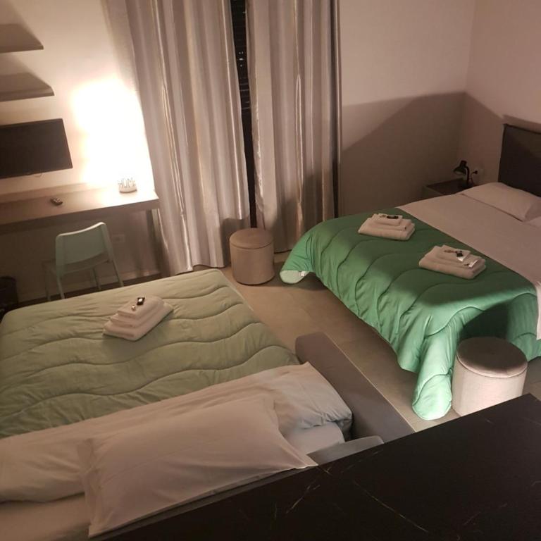 Your Home in Naples - Camera King Deluxe - 3