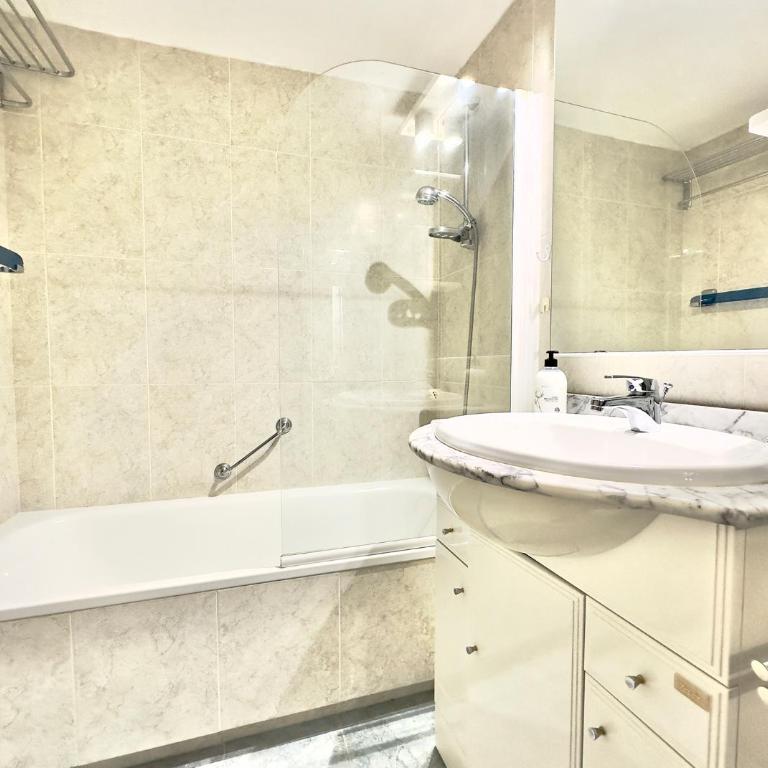 Skol 609 - Duplex 1 Bedroom in Skol Marbella with Amazing Sea Views. - One-Bedroom Apartment - 16