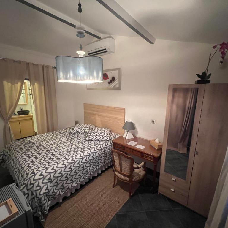 Suite parentale indépendante - Chambre Double avec Salle de Bains Privative - 1