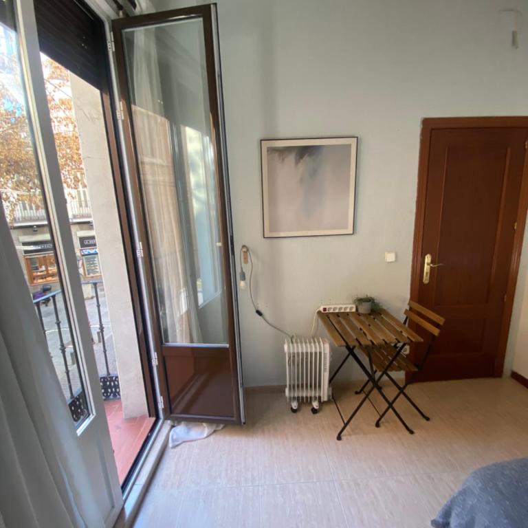 Center Madrid habitaciones - Double Room with Balcony - 2