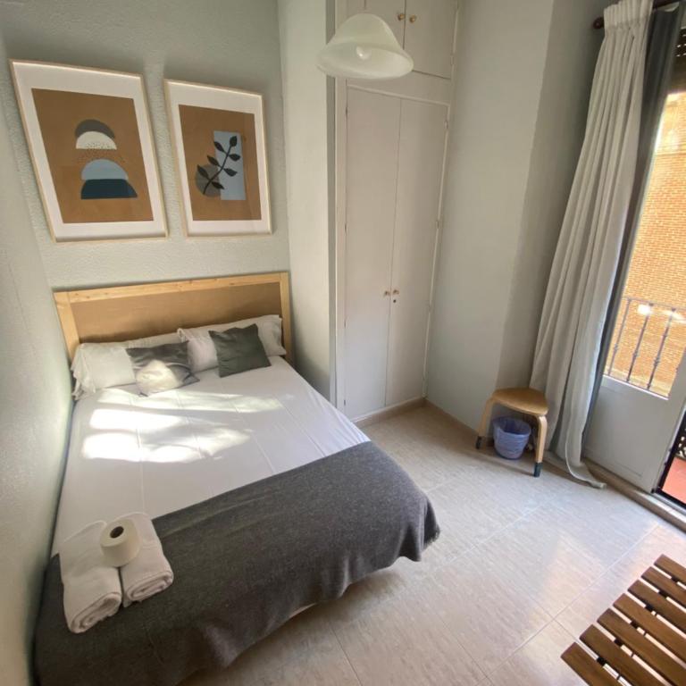 Center Madrid habitaciones - Double Room with Balcony - 4