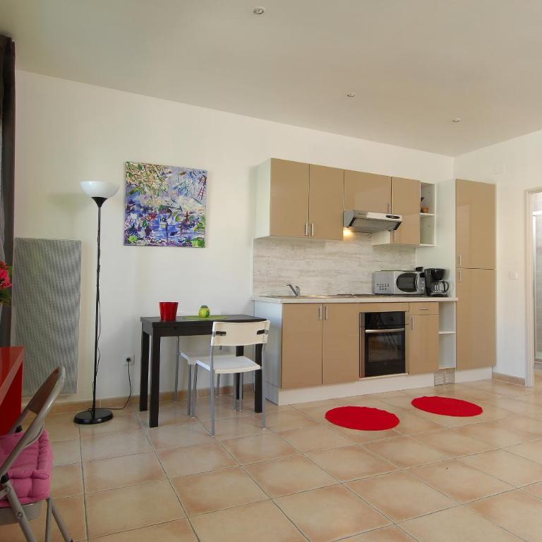 Studio 2ème étage vue sur Quai et Mont Saint Clair - Apartment mit 1 Schlafzimmer - 4