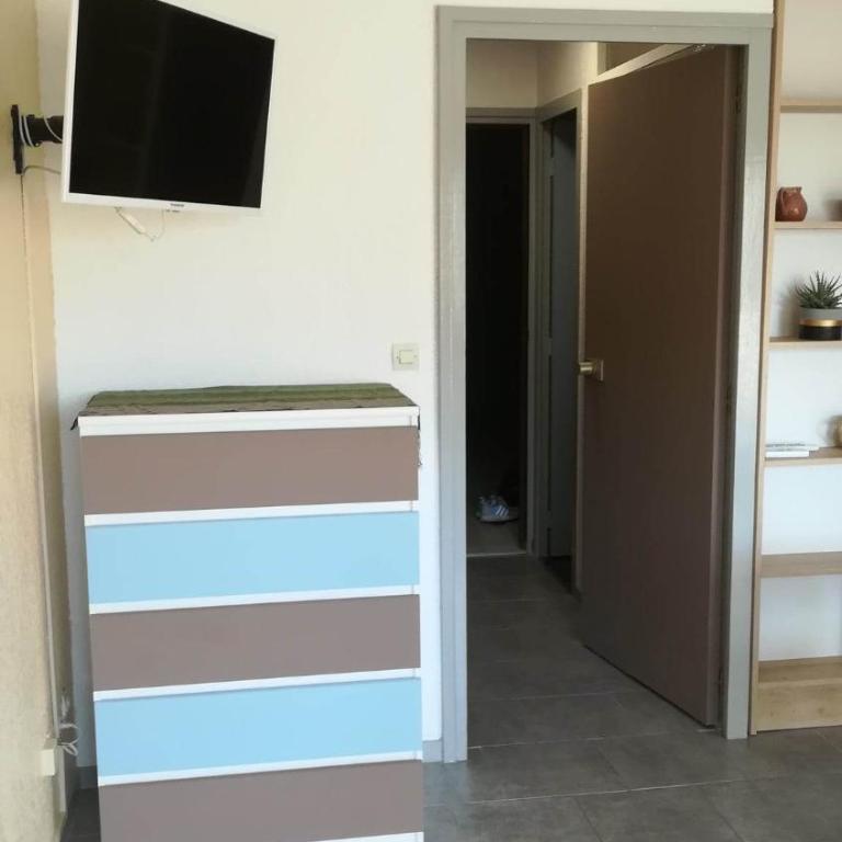 Beau studio cabine avec balcon, vue piscine, parking privé, climatisation, solarium, laverie - Appartement - Vue sur Piscine - 14