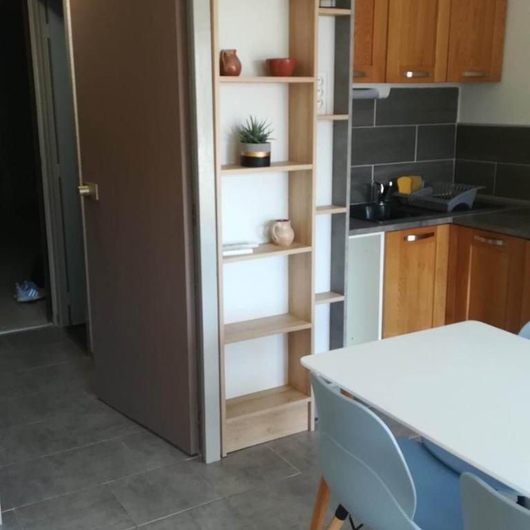 Beau studio cabine avec balcon, vue piscine, parking privé, climatisation, solarium, laverie - Appartement - Vue sur Piscine - 8