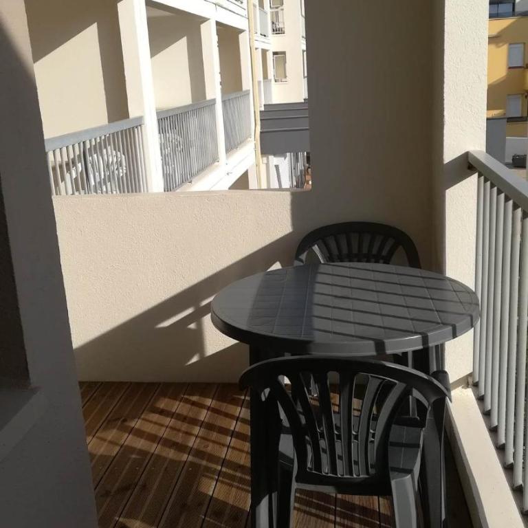 Beau studio cabine avec balcon, vue piscine, parking privé, climatisation, solarium, laverie - Appartement - Vue sur Piscine - 23