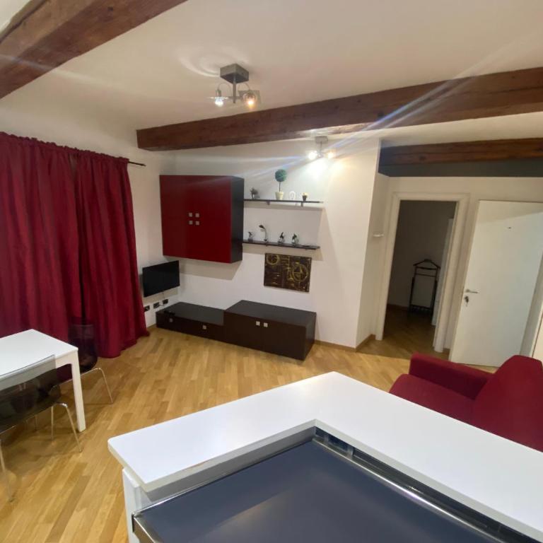B&B and Home La Piazzetta della Pioggia - Appartamento con 1 Camera da Letto e Balcone - 7