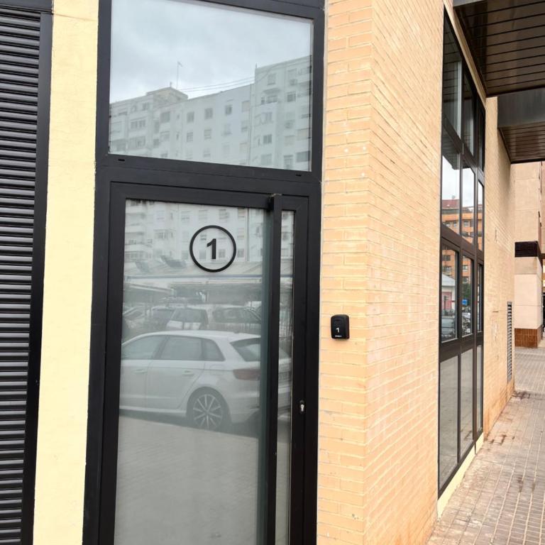 Loft con carácter en Valencia. - Two-Bedroom Apartment - 23
