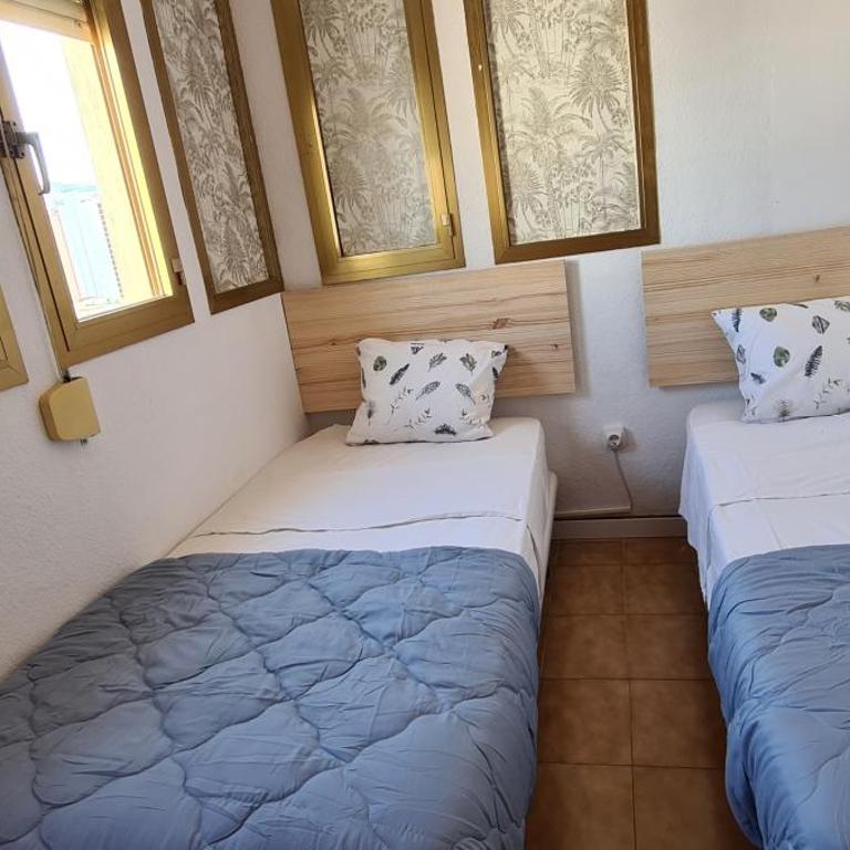 Gerona apartment on the Strip with pool & parking - Two-Bedroom Apartment - 9