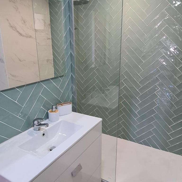 Gerona apartment on the Strip with pool & parking - Two-Bedroom Apartment - 8