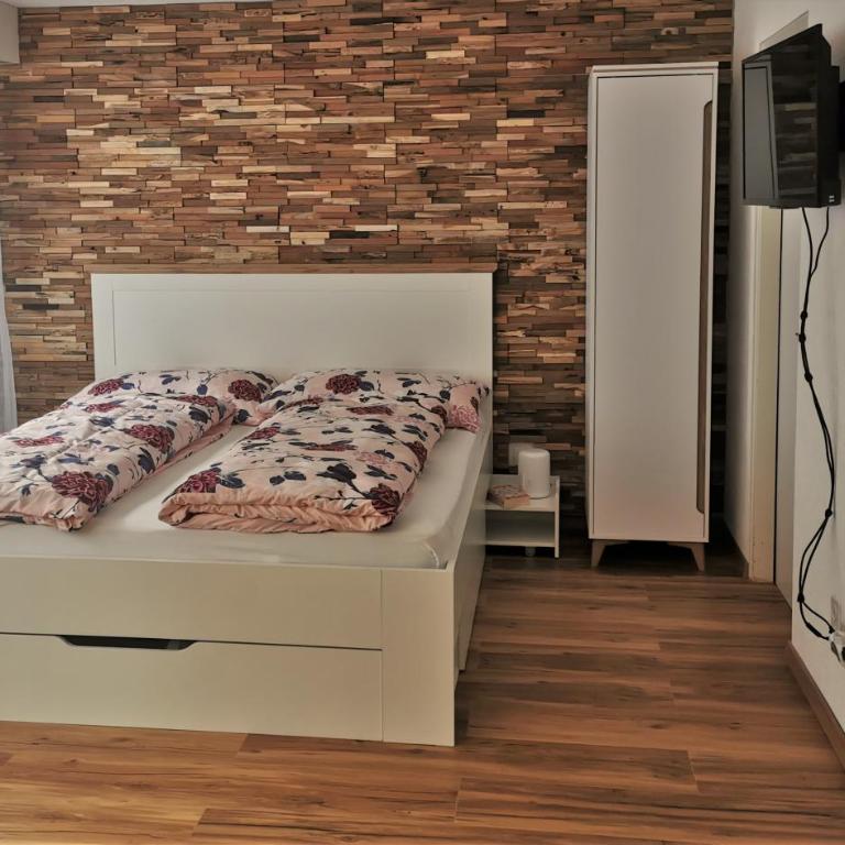Modern renoviert mit Hallenbad + Fitness - Studio-Apartment - 12
