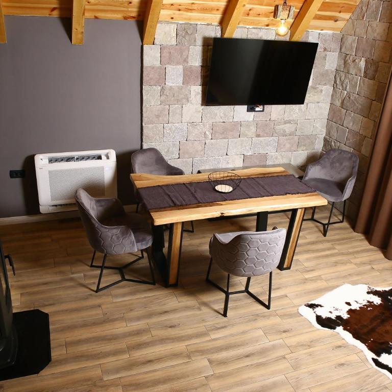 WOLFOREST - Two-Bedroom Chalet - 13