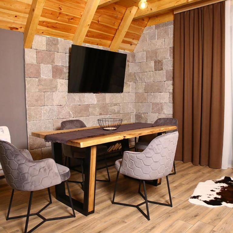 WOLFOREST - Two-Bedroom Chalet - 15