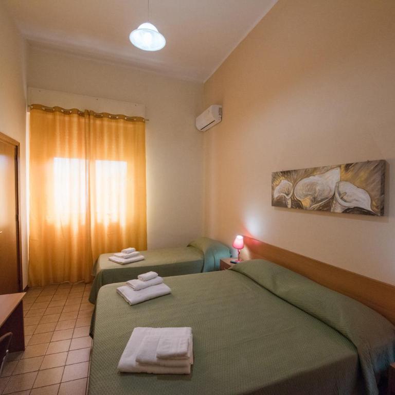 Corona Vacanze - Triple Room - 12