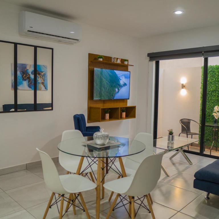 Planta Baja, a 10 minutos de la playa, Gran alberca y Mini Golf!! - Two-Bedroom Apartment - 1