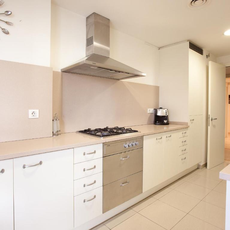 Akira Flats Diagonal Mar Apartments - Four-Bedroom Apartment with Terrace - 4th Floor - 10