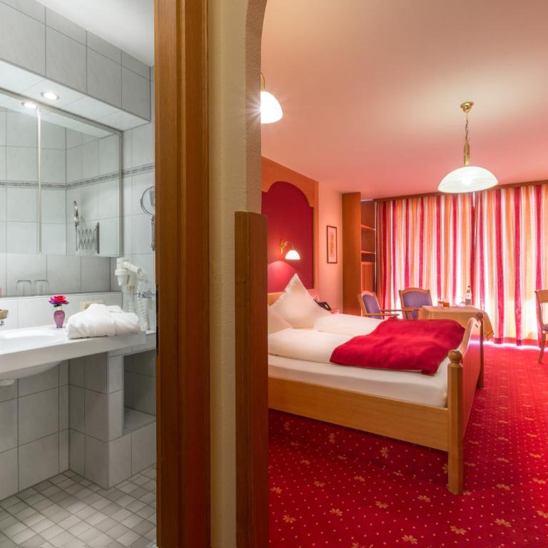 Hotel Astoria - Alexandra Krämer eK - Doppelzimmer mit Balkon - 3