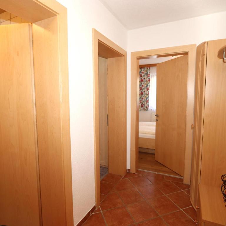 Ferienhaus Brandacher - Apartment mit 3 Schlafzimmern und Dusche - 16