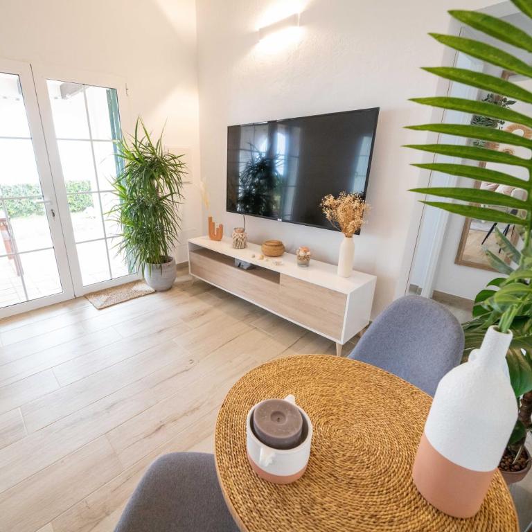 Seafront Modern Villa - Sunset Views - Monthly Bookings - Villa con vistas al mar - 2