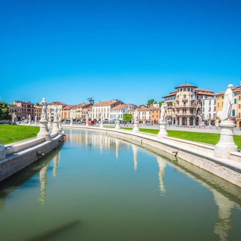 -Free Parking & Wifi- 10 minuti dal centro - Appartamento con 2 Camere da Letto - 17
