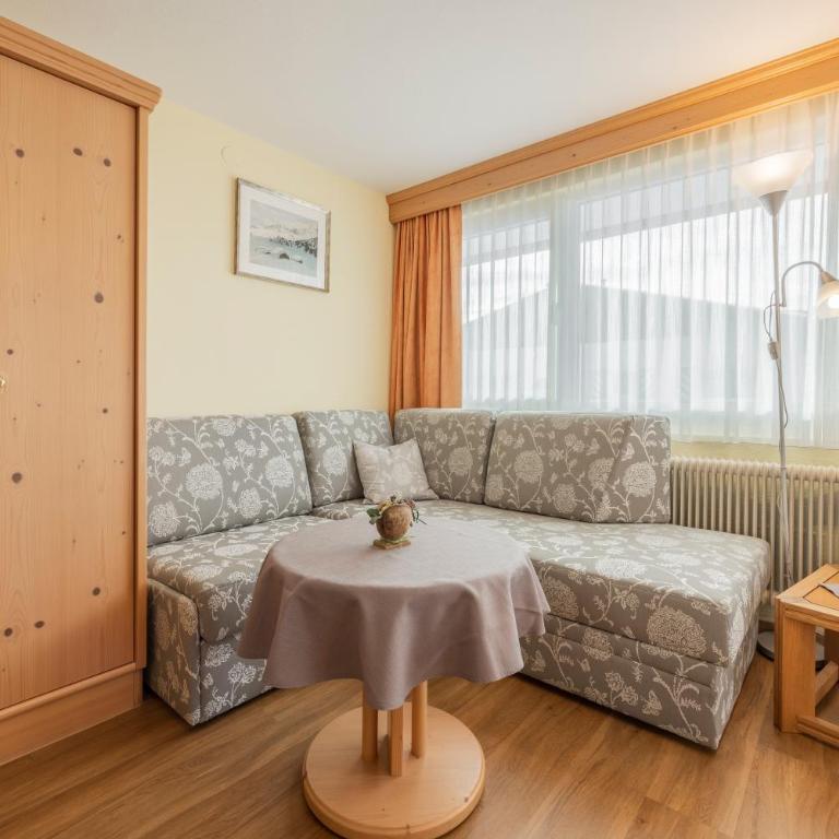 Hotel Schönegg - Deluxe Doppelzimmer mit Balkon - 6