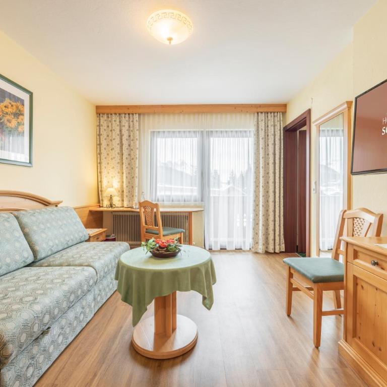Hotel Schönegg - Deluxe Doppelzimmer mit Balkon - 8