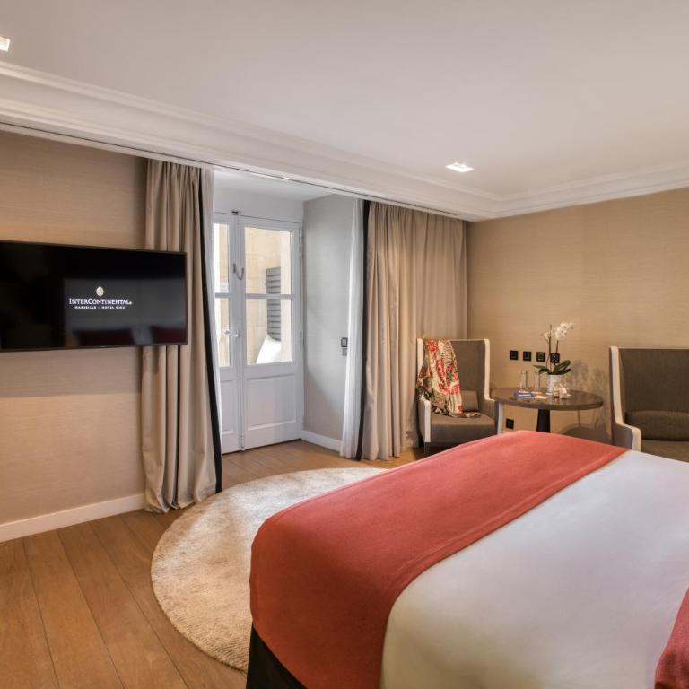InterContinental Marseille - Hotel Dieu by IHG - Chambre Lit King-Size Premium avec Terrasse - Vue sur Église - 1