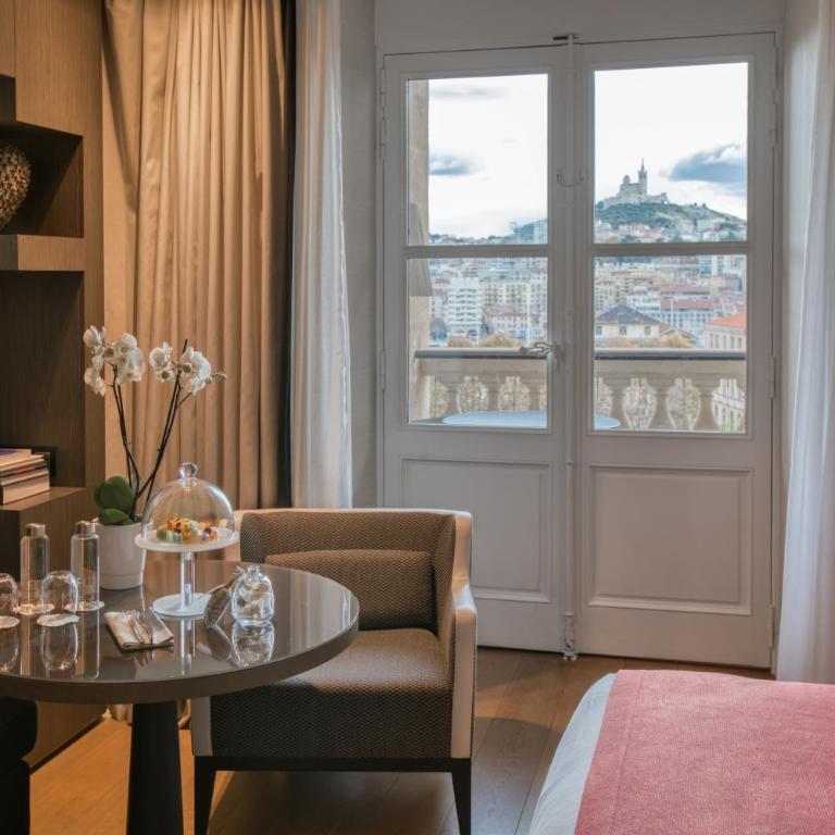 InterContinental Marseille - Hotel Dieu by IHG - Chambre Lit King-Size Classique avec Terrasse - Vue sur Port - 3