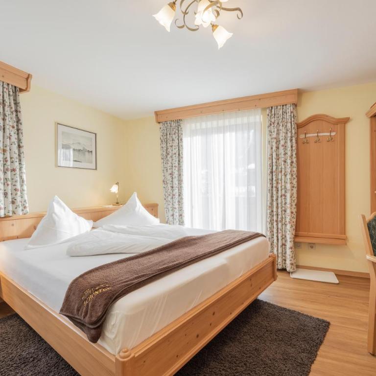 Hotel Schönegg - Doppelzimmer mit Balkon - 13