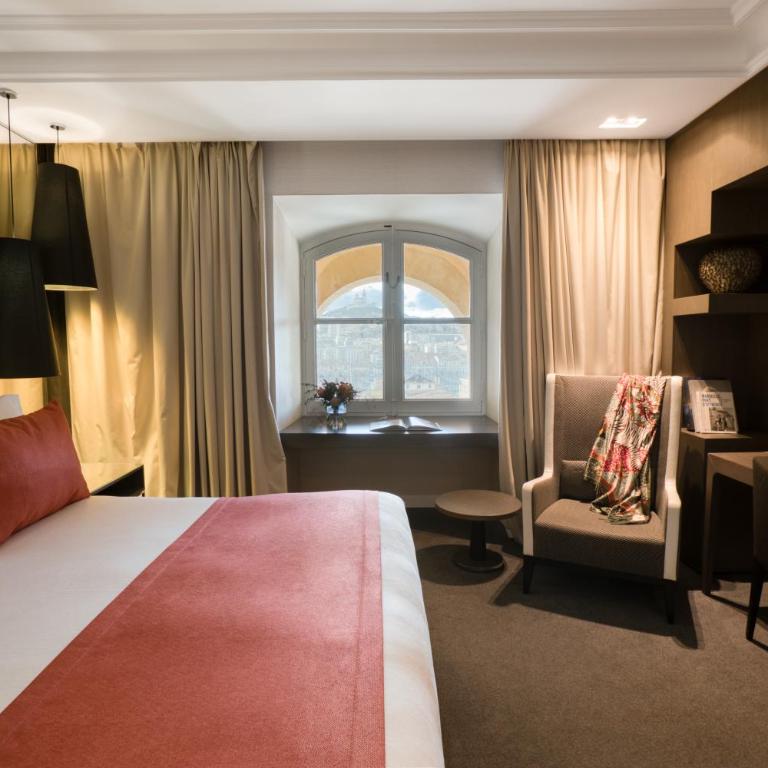 InterContinental Marseille - Hotel Dieu by IHG - Chambre Lit King-Size Classique - Vue sur Église - 1