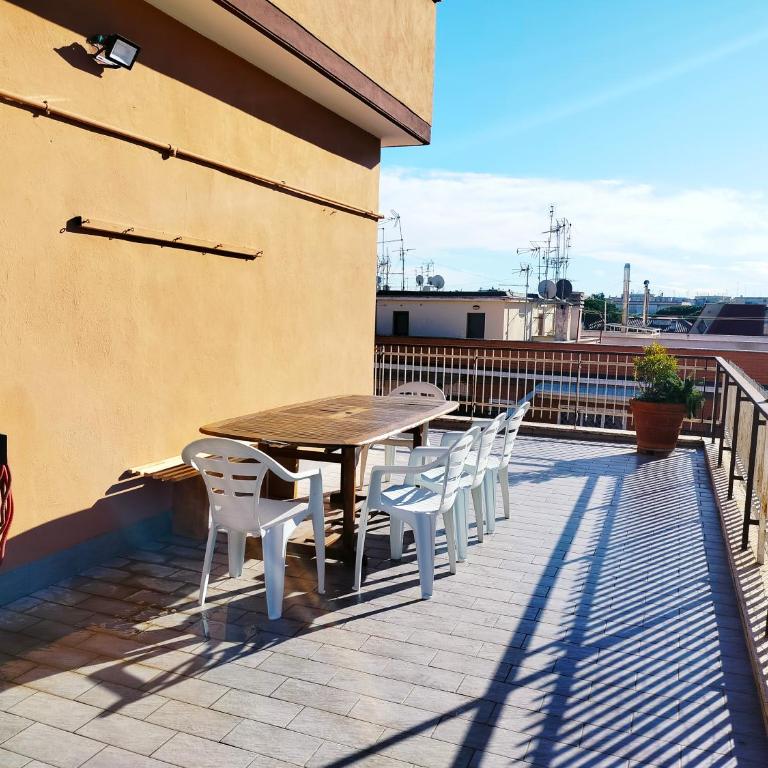 Avellini - Delightful and Spacious Apartment with terrace - near Metro A Cornelia - Appartamento con 3 Camere da Letto - 45