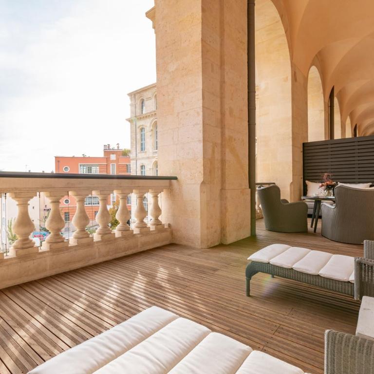 InterContinental Marseille - Hotel Dieu by IHG - Chambre Lit King-Size Premium avec Terrasse - Vue sur Église - 3