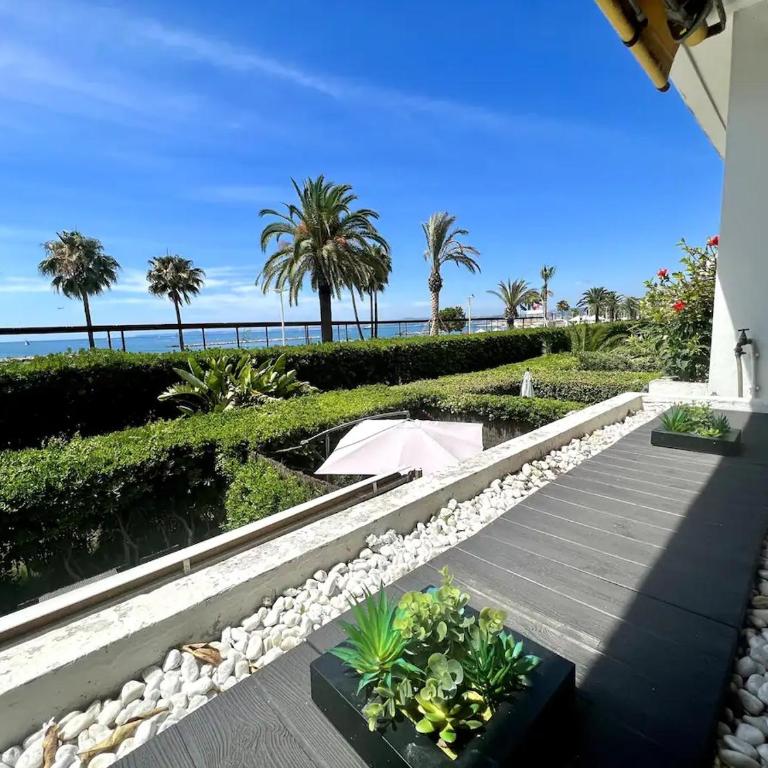 Magnifique appartement les pieds dans l’eau à Nice - Appartement 2 Chambres - 1