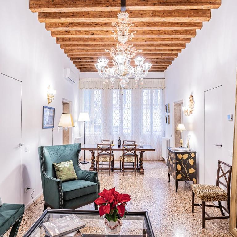 Ca' San Beneto Completely Refurbished in a fabulously central area - Two-Bedroom Apartment - 2
