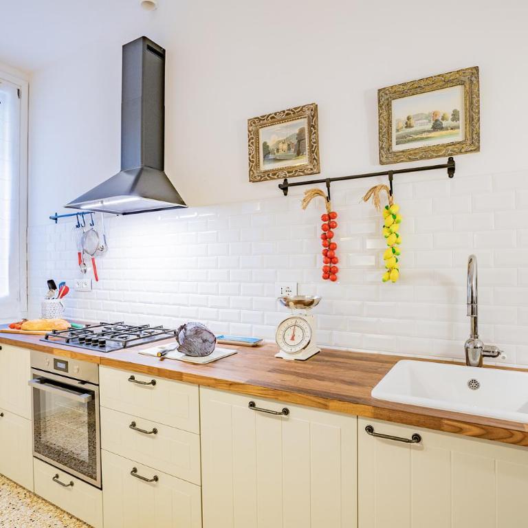 Ca' San Beneto Completely Refurbished in a fabulously central area - Two-Bedroom Apartment - 5